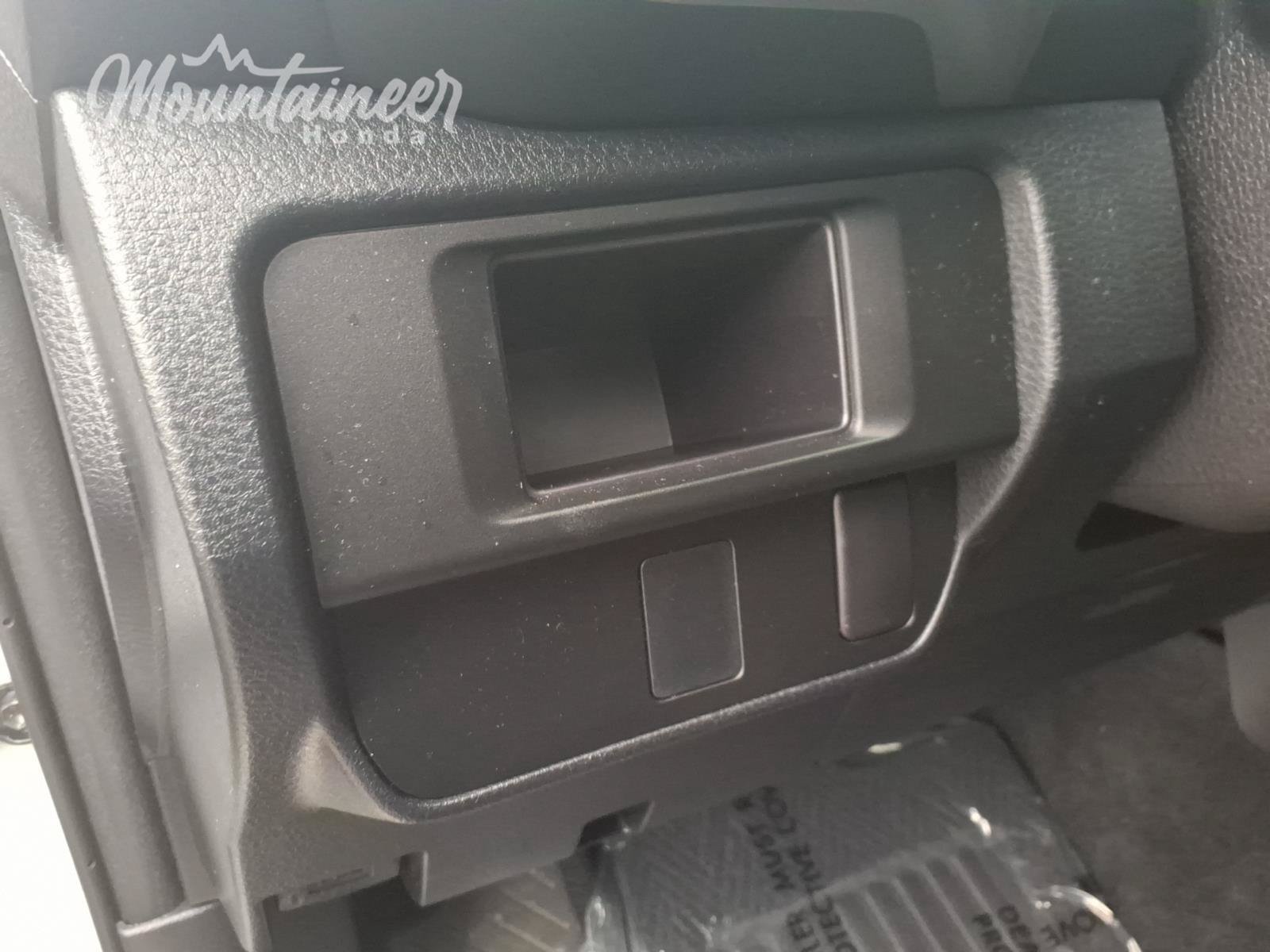 Used 2016 Toyota Tacoma SR5 RWD image 40