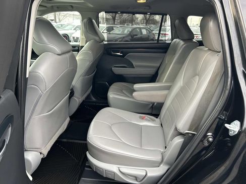 Used 2021 Toyota Highlander XLE image 21