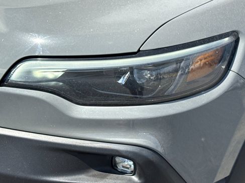 Used 2019 Jeep Cherokee Trailhawk w/ Comfort & Convenience Group AWD/4WD image 52