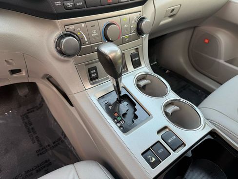 Used 2011 Toyota Highlander SE w/ Tow Pkg AWD/4WD image 16