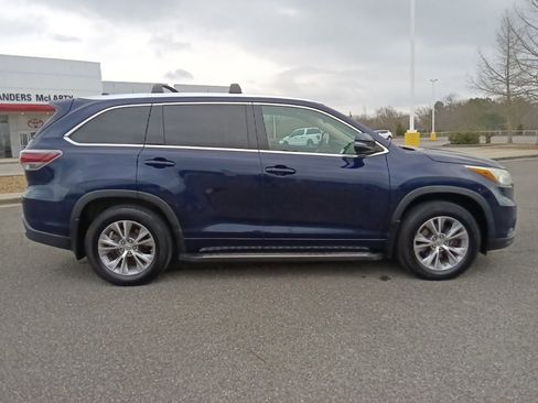 Used 2015 Toyota Highlander XLE image 2