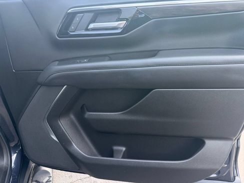 Used 2025 Chevrolet Suburban Z71 AWD/4WD image 15