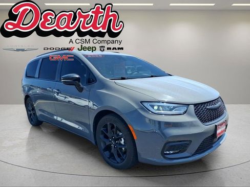 Used 2025 Chrysler Pacifica Limited FWD image 1
