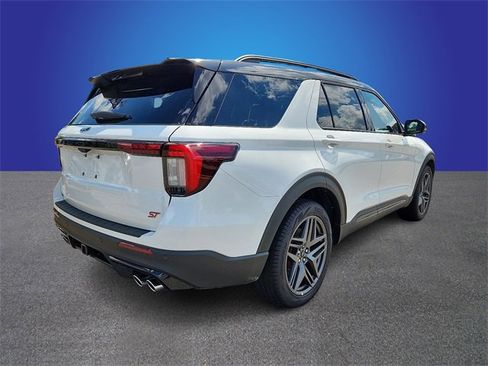 New 2025 Ford Explorer ST image 3
