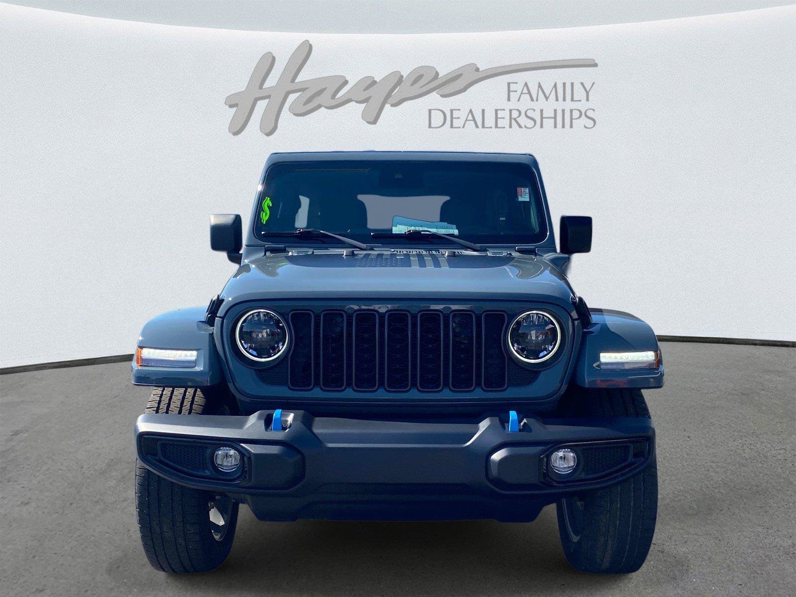 Used 2024 Jeep Wrangler Unlimited w/ Convenience Group AWD/4WD image 10