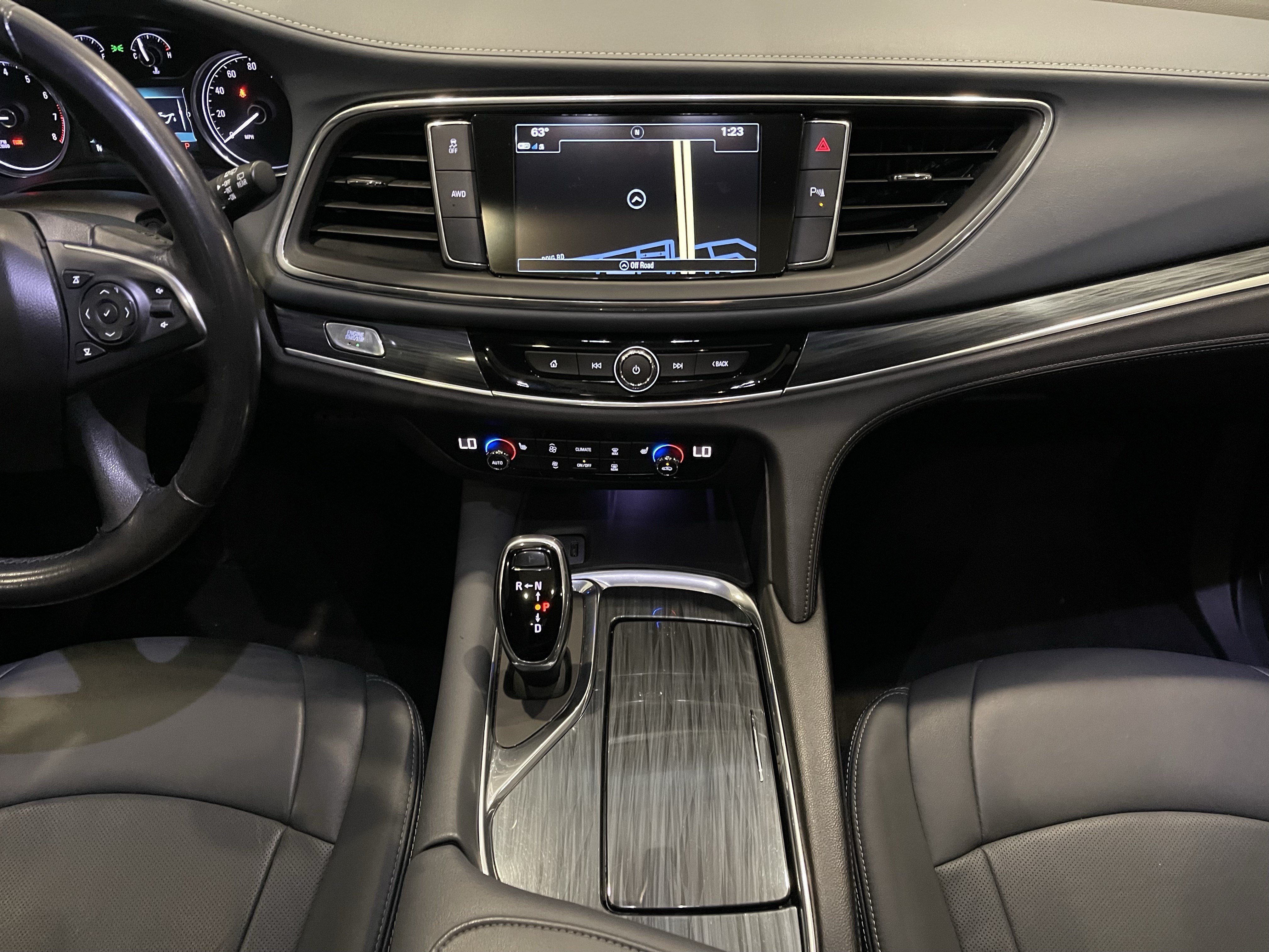 Used 2019 Buick Enclave Essence AWD/4WD image 17