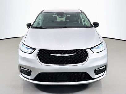 Used 2024 Chrysler Pacifica Touring-L