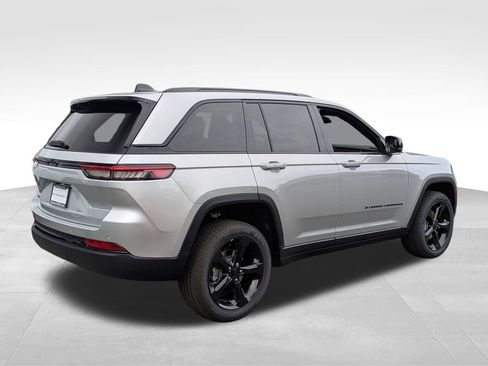 New 2025 Jeep Grand Cherokee Altitude image 3