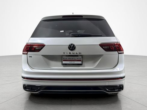Used 2022 Volkswagen Tiguan SE R-Line image 4