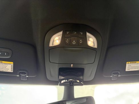 Used 2025 Chrysler Pacifica Select FWD image 16