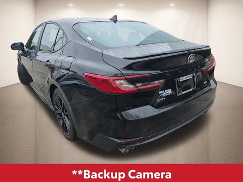 Used 2025 Toyota Camry SE image 4