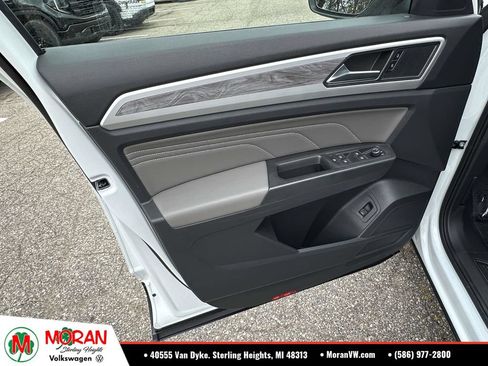 Certified 2023 Volkswagen Atlas Cross Sport SE w/ Panoramic Sunroof Package AWD/4WD image 17