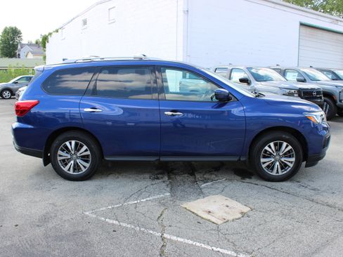 Used 2020 Nissan Pathfinder SV AWD/4WD image 9
