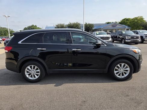 Used 2018 Kia Sorento FWD image 2