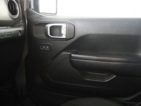 Used 2020 Jeep Wrangler Sport image 21
