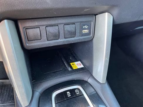 Used 2022 Toyota Corolla Cross LE AWD/4WD image 28