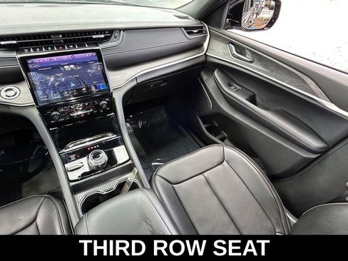 Used 2025 Jeep Grand Cherokee L Limited w/ Luxury Tech Group II image 12