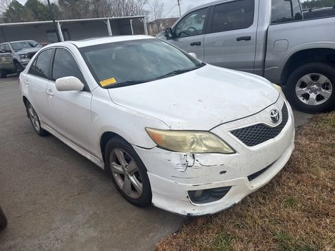 Used 2011 Toyota Camry SE image 3