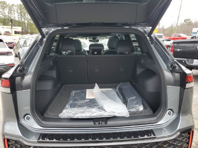 New 2026 Volkswagen Tiguan SE R-Line FWD image 8