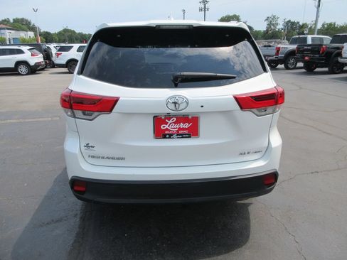 Used 2019 Toyota Highlander XLE AWD/4WD image 7