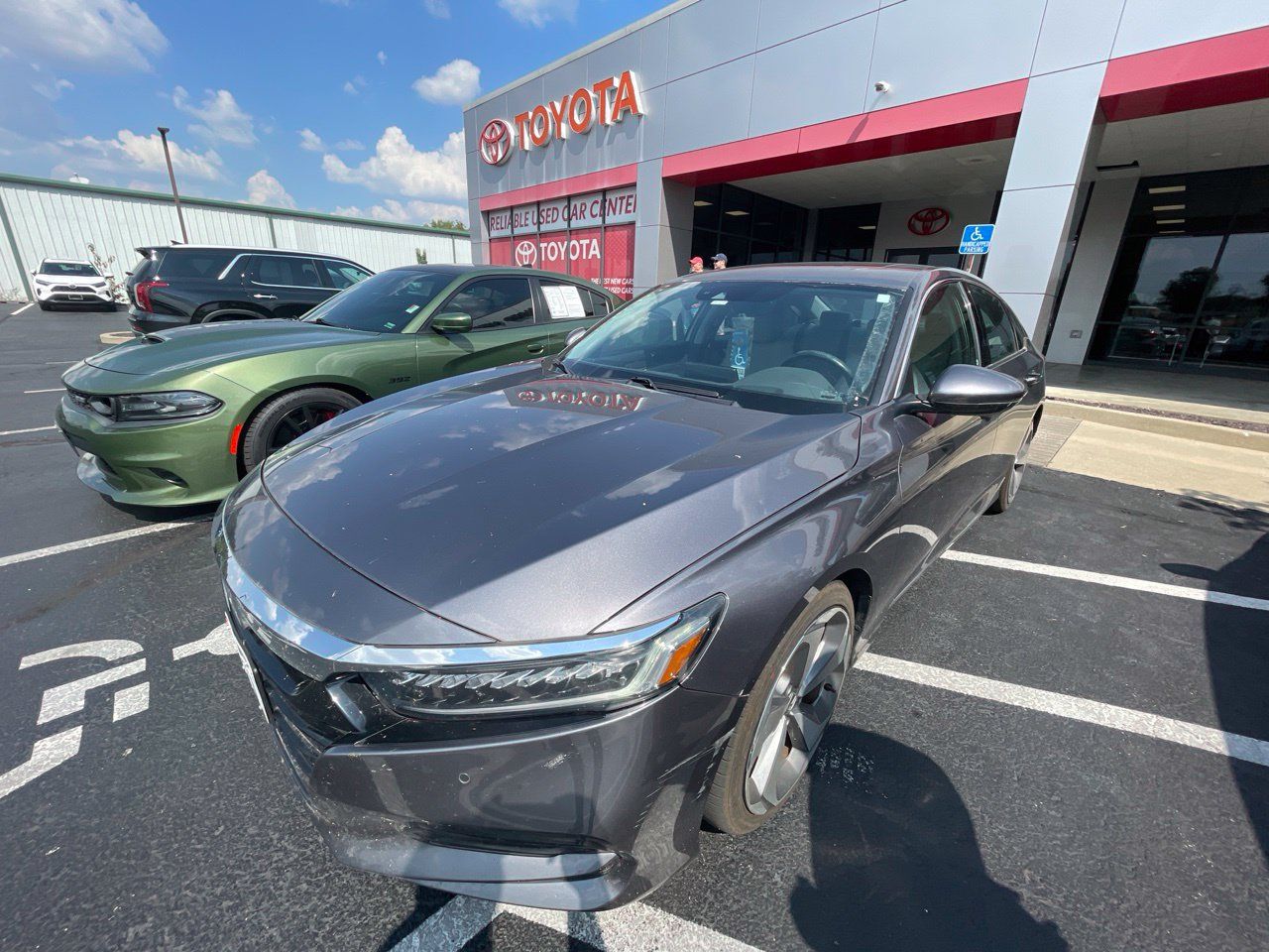 Used 2018 Honda Accord Touring image 1