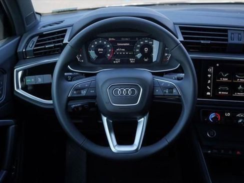 New 2025 Audi Q3 2.0T Premium image 9