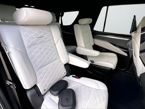 Used 2026 Cadillac Escalade V w/ LPO, ONYX Package AWD/4WD image 19