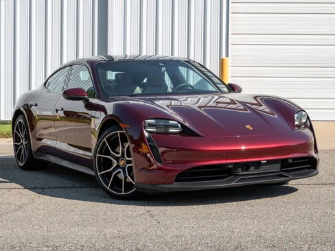 Used 2022 Porsche Taycan 4S image 9