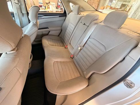 Used 2019 Ford Fusion SE image 15