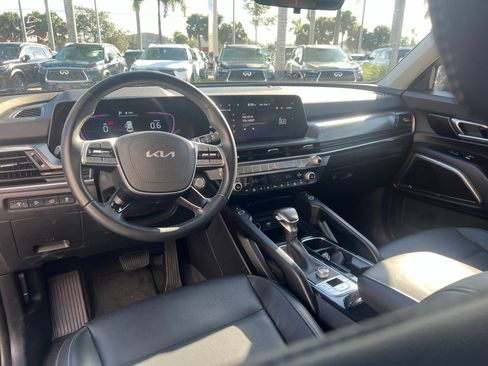 Used 2025 Kia Telluride S FWD image 11
