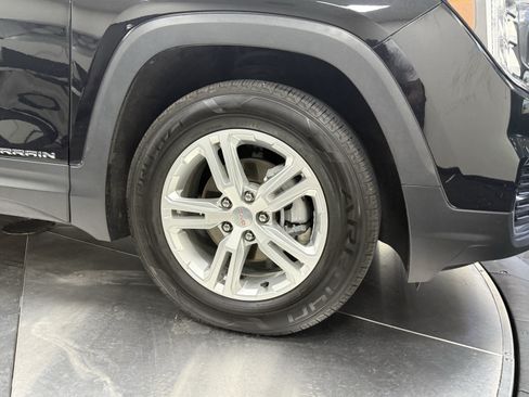 Used 2024 GMC Terrain SLE FWD image 9
