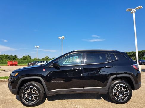 Used 2024 Jeep Compass Trailhawk AWD/4WD image 8