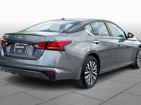 Used 2025 Nissan Altima 2.5 SV image 13