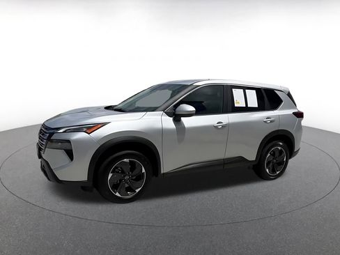 Used 2025 Nissan Rogue SV FWD image 8