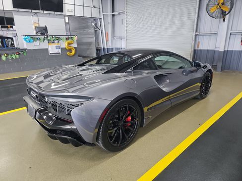 Used 2023 McLaren Artura RWD image 1