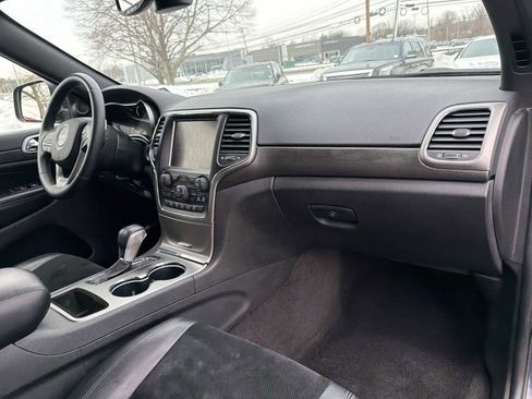 Used 2017 Jeep Grand Cherokee Altitude image 16
