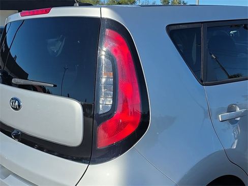 Used 2019 Kia Soul image 19