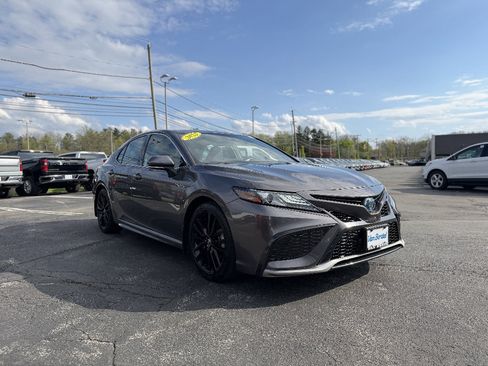 Used 2023 Toyota Camry XSE w/ Cold Weather Package FWD image 9