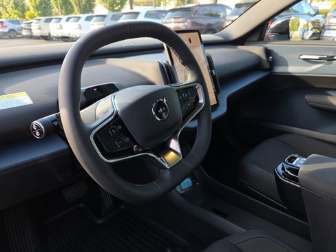 New 2025 Volvo EX30 Plus w/ Protection Package Premier image 7