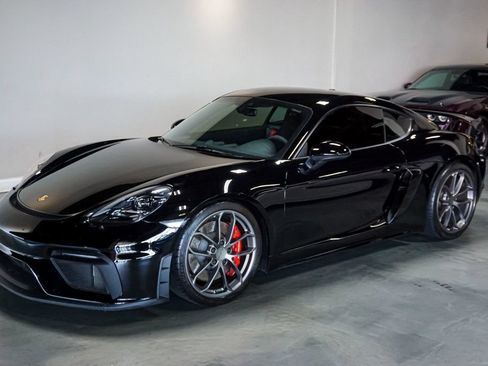 Used 2020 Porsche 718 Cayman GT4 RWD image 5