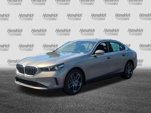 Used 2027 BMW 530i xDrive w/ Premium Package AWD/4WD image 5