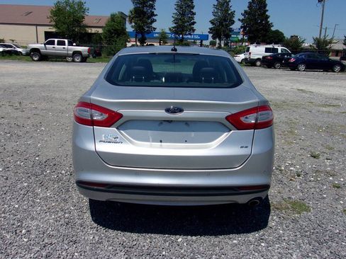 Used 2016 Ford Fusion SE FWD image 6
