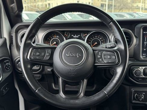 Used 2022 Jeep Gladiator Sport image 13