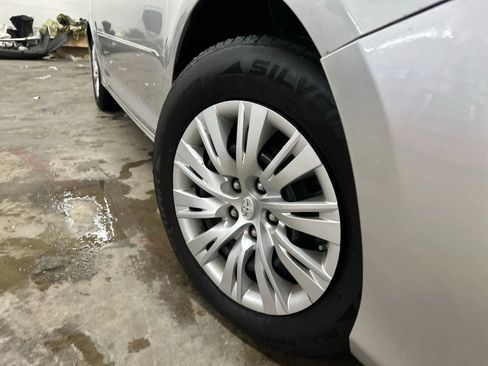 Used 2013 Toyota Camry LE image 12