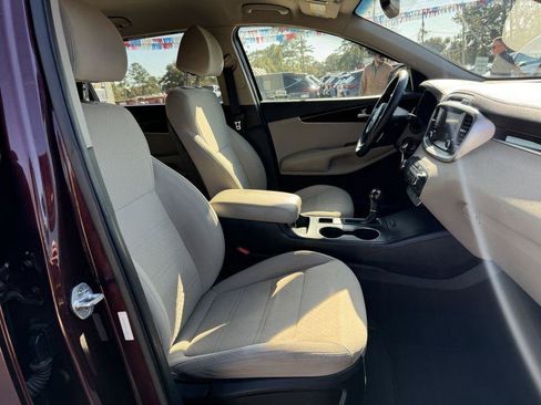 Used 2018 Kia Sorento FWD image 16