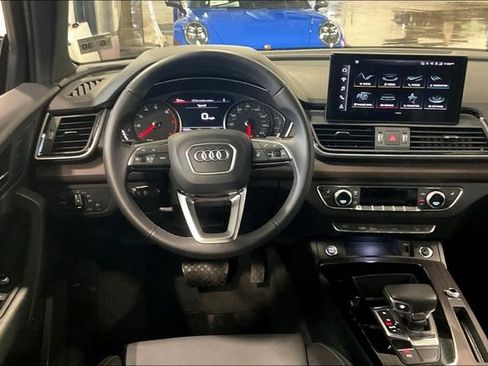 Certified 2025 Audi Q5 2.0T Premium image 5