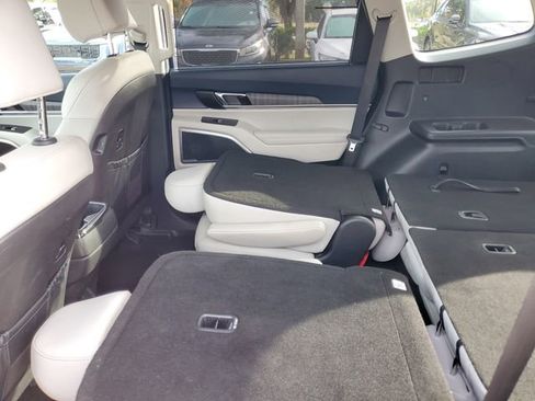 Used 2024 Kia Telluride EX w/ EX Captain's Chair Package image 31