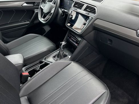 Used 2023 Volkswagen Tiguan SE FWD image 17