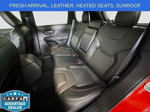 Used 2019 Jeep Cherokee Trailhawk AWD/4WD image 25