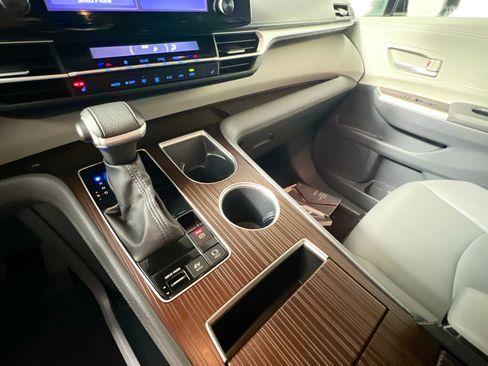 Used 2023 Toyota Sienna XLE image 26